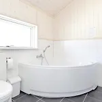 Retreat Near Coastal Walks *